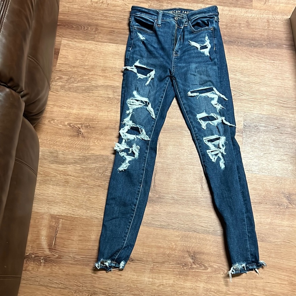 American Eagle ripped blue jeans size 4